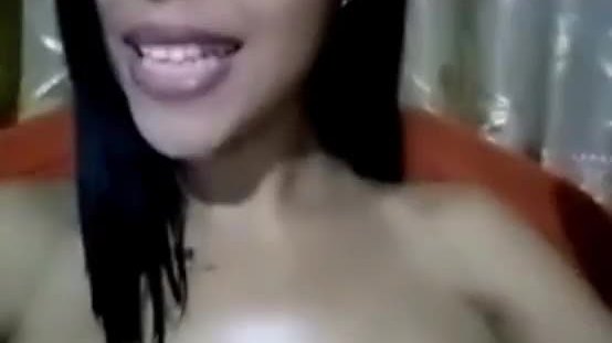 Colombiana se desnuda por cam