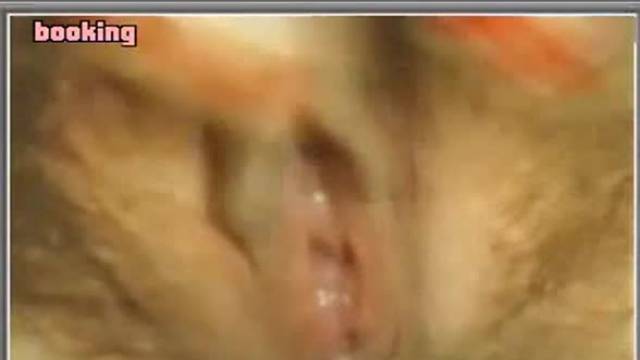 Asian webcam slut rubbing her pussy before a sex cam