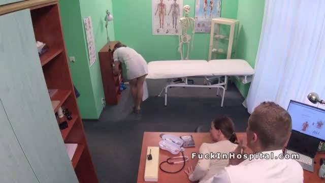 Nurse caught doctor bangs patient